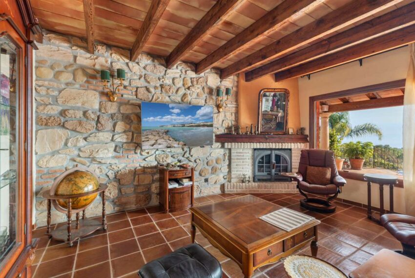 JV-708787-image-9
